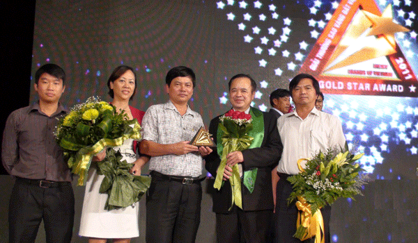 CBCNV someco song da vui mung don nhan giai thuong thuong hieu sao vang dat viet 2011